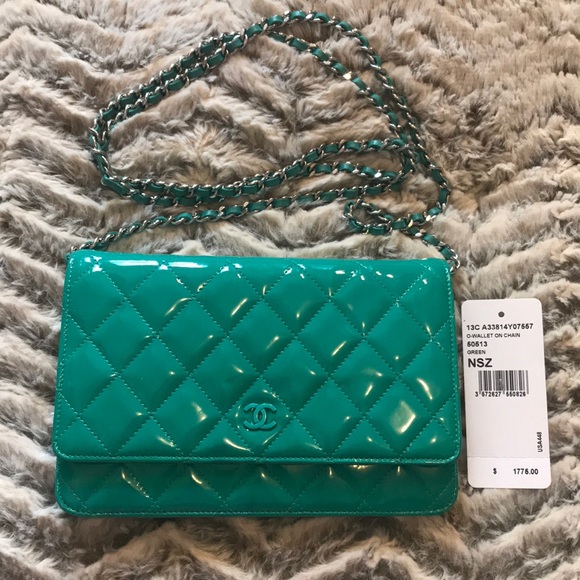 CHANEL Handbags - Chanel green patent wallet on a chain